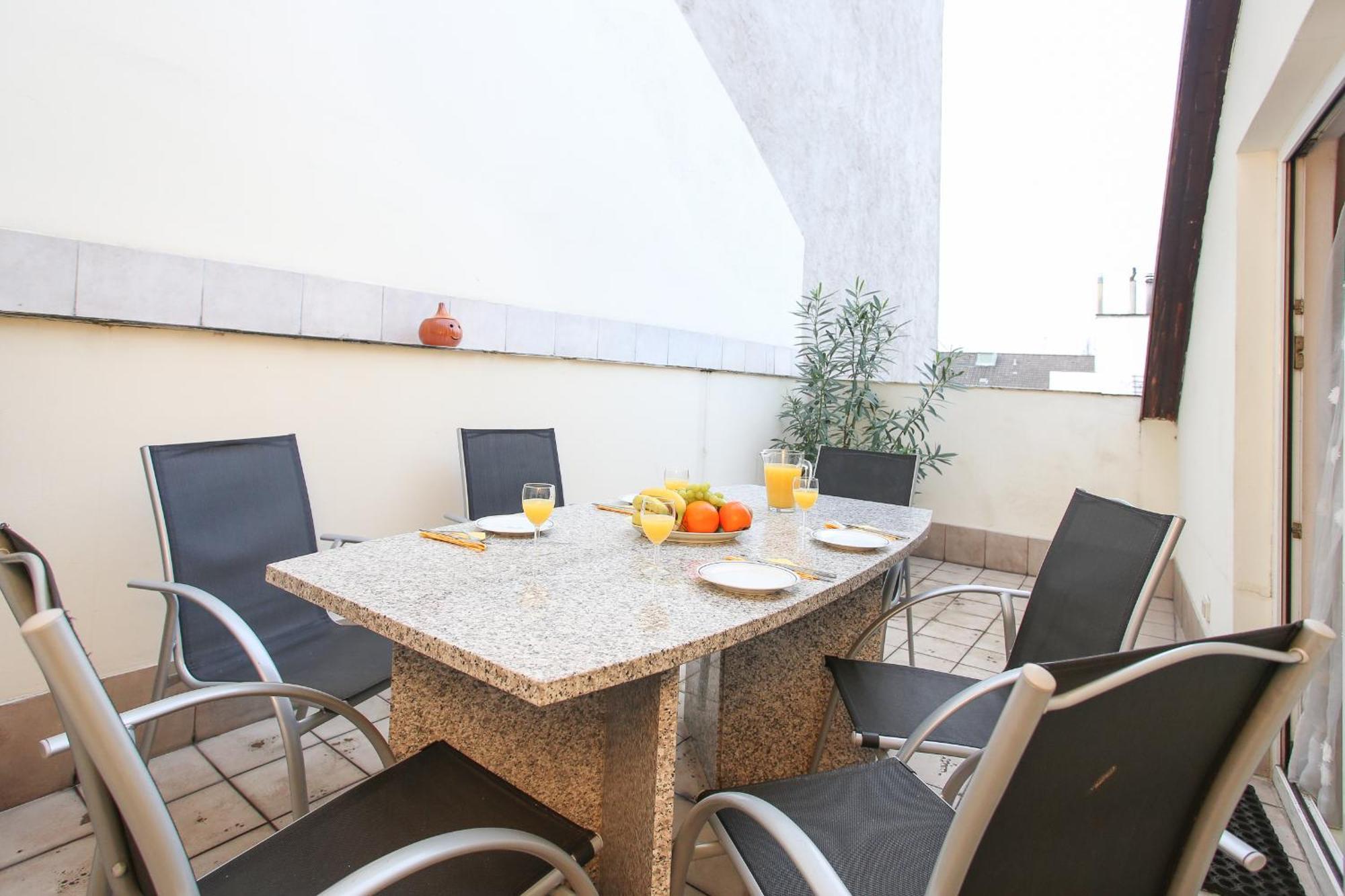 Classic I Close To Main Station I 10 Minutes To Belvedere Apartment *