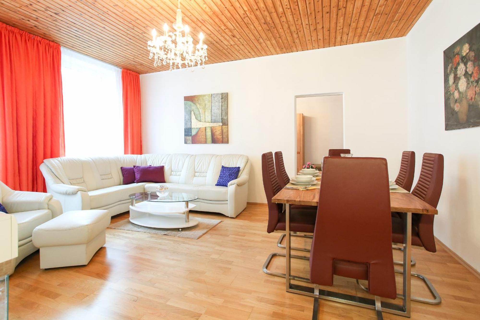 Classic I Close To Main Station I 10 Minutes To Belvedere Apartment *