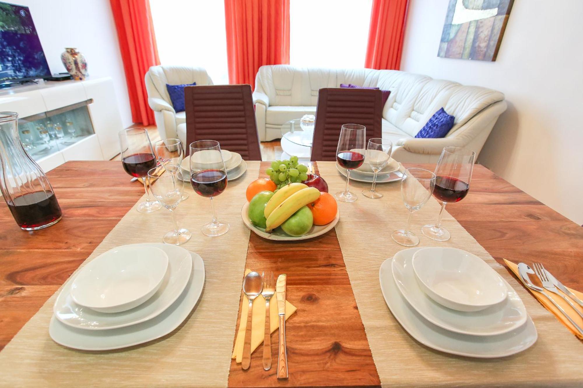 Classic I Close To Main Station I 10 Minutes To Belvedere Apartment *