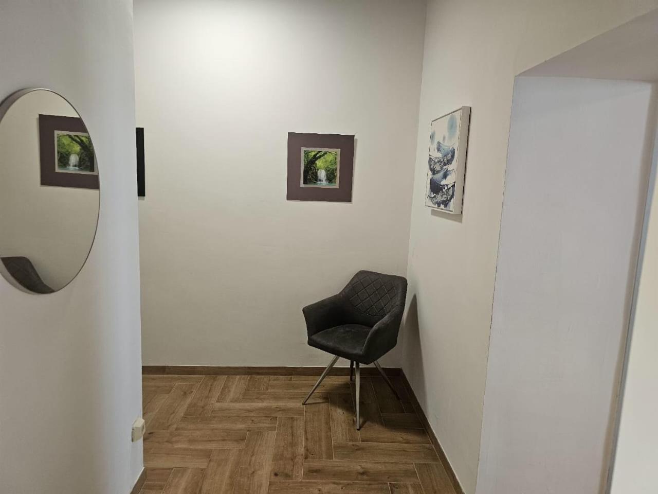 Classic I Close To Main Station I 10 Minutes To Belvedere Apartment *